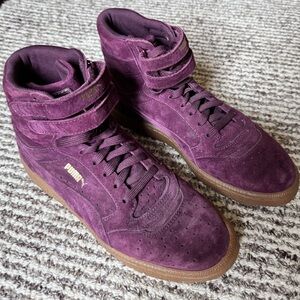 New W/O Tags Puma High-Top Suede sneaker with Velcro straps.